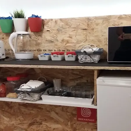 بيت ضيافة Zero Station برينديسي